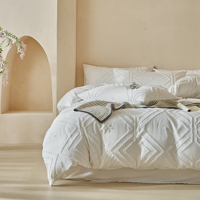 91家纺网 家纺一手货源 找家纺 缘生活 2025新款立体剪花A面剪花面料B面加厚磨毛布料四件套 剪花方格-白色