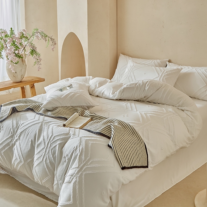 91家纺网 家纺一手货源 找家纺 缘生活 2025新款立体剪花A面剪花面料B面加厚磨毛布料四件套 剪花方格-白色