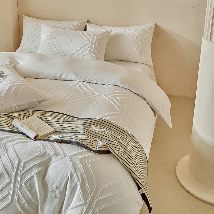 91家纺网 家纺一手货源 找家纺 缘生活 2025新款立体剪花A面剪花面料B面加厚磨毛布料四件套 剪花方格-白色