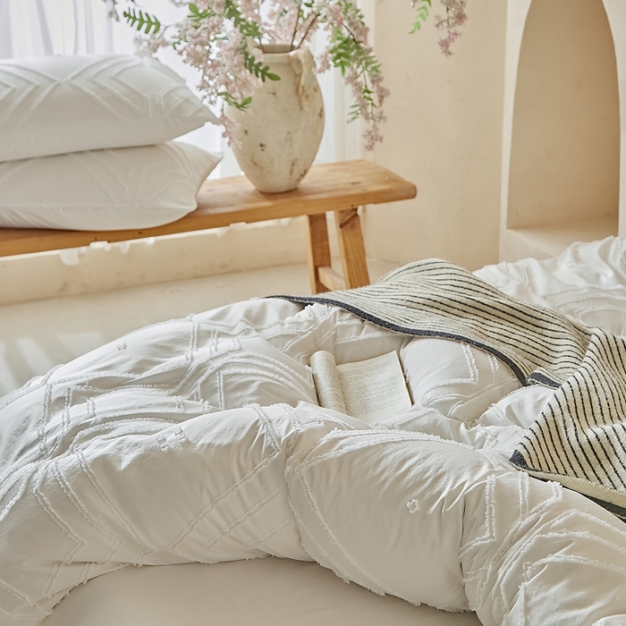 91家纺网 家纺一手货源 找家纺 缘生活 2025新款立体剪花A面剪花面料B面加厚磨毛布料四件套 剪花方格-白色