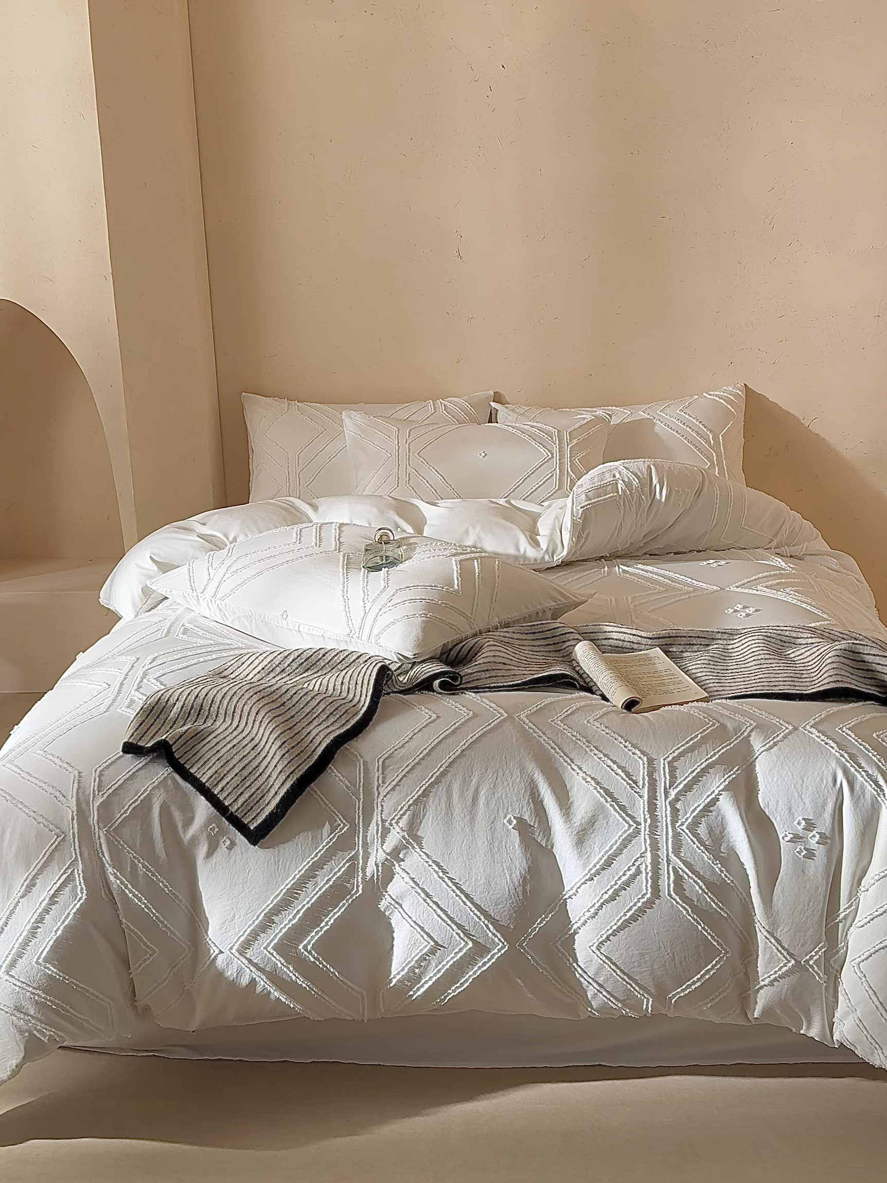 91家纺网 家纺一手货源 找家纺 缘生活 2025新款立体剪花A面剪花面料B面加厚磨毛布料四件套 剪花方格-白色