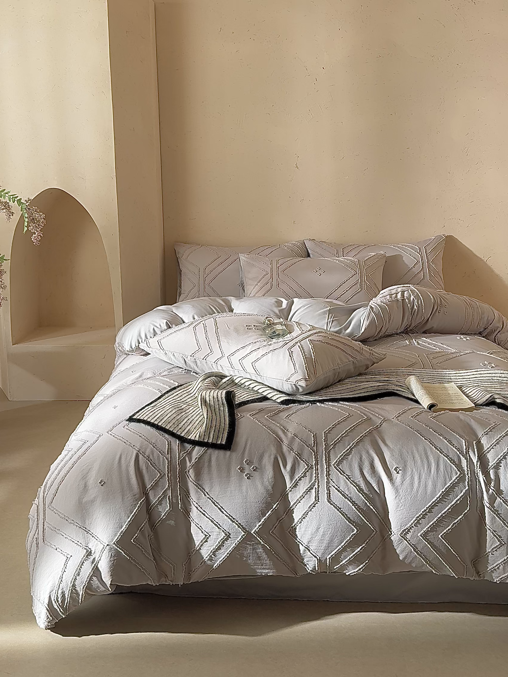 91家纺网 家纺一手货源 找家纺 缘生活 2025新款立体剪花A面剪花面料B面加厚磨毛布料四件套 剪花方格-浅灰