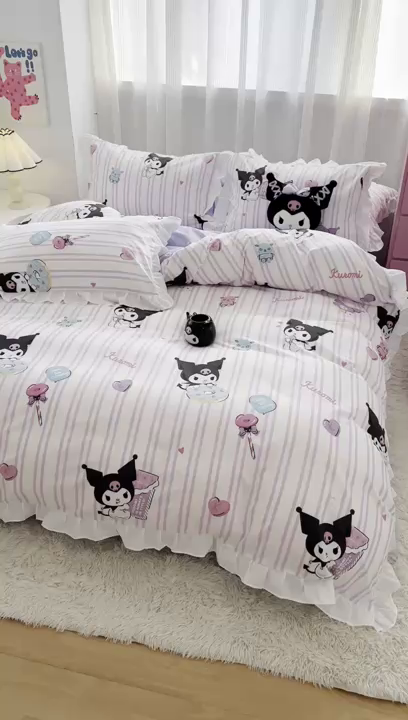 91家纺网 家纺一手货源 找家纺 玉元坊2025新款三丽鸥系列 全棉床单纯棉床裙三四件套  库洛米条纹【花边款】