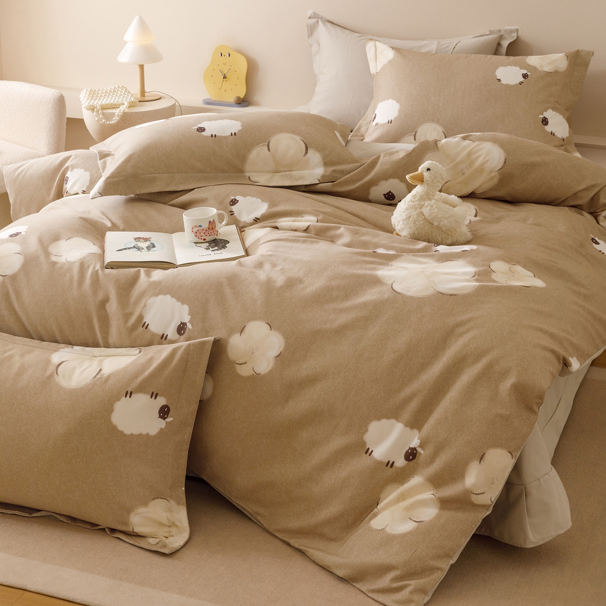 91家纺网 家纺一手货源 找家纺 爱思佳 2025新款加厚全棉纯棉磨毛数码印花四件套 小羊肖恩