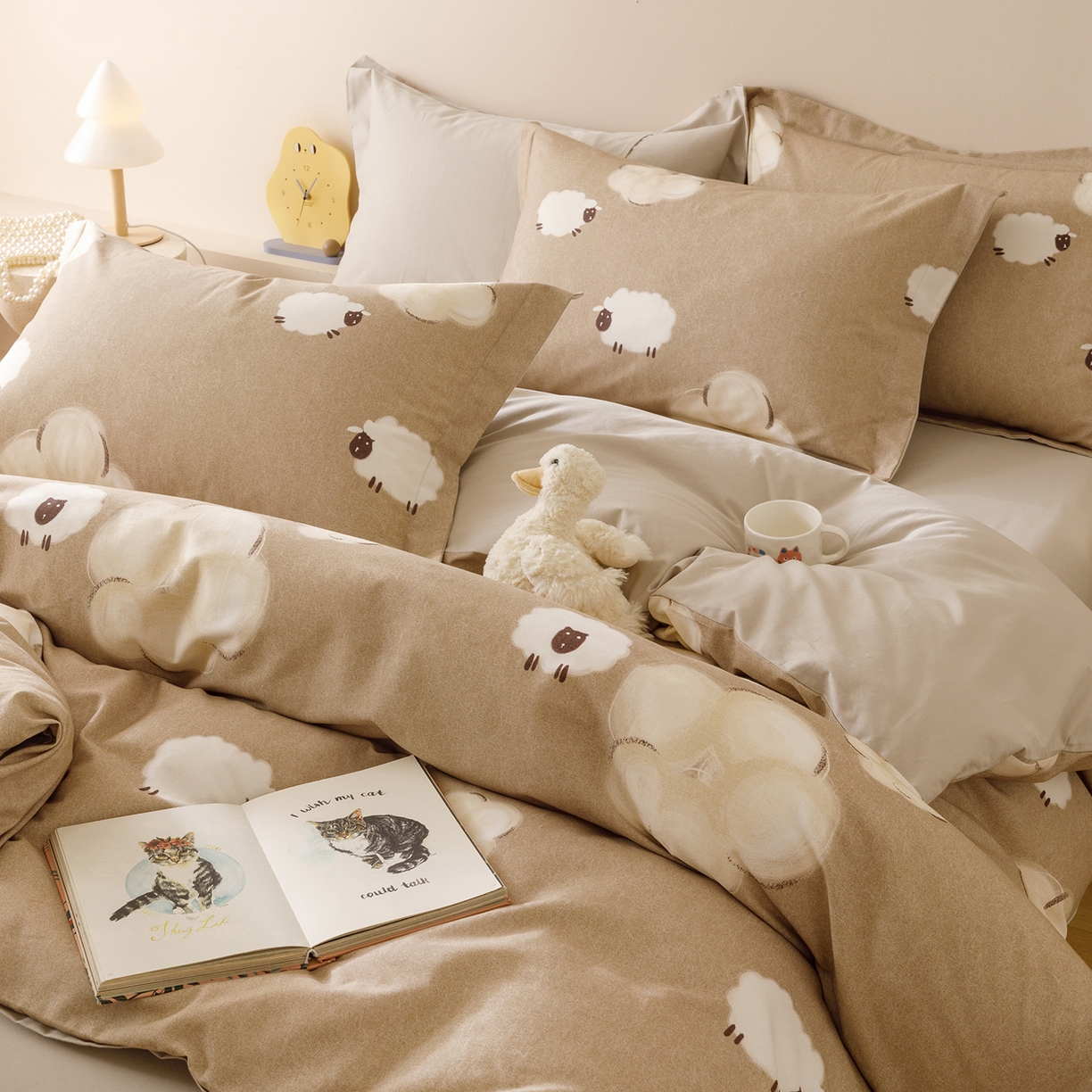 91家纺网 家纺一手货源 找家纺 爱思佳 2025新款加厚全棉纯棉磨毛数码印花四件套 小羊肖恩