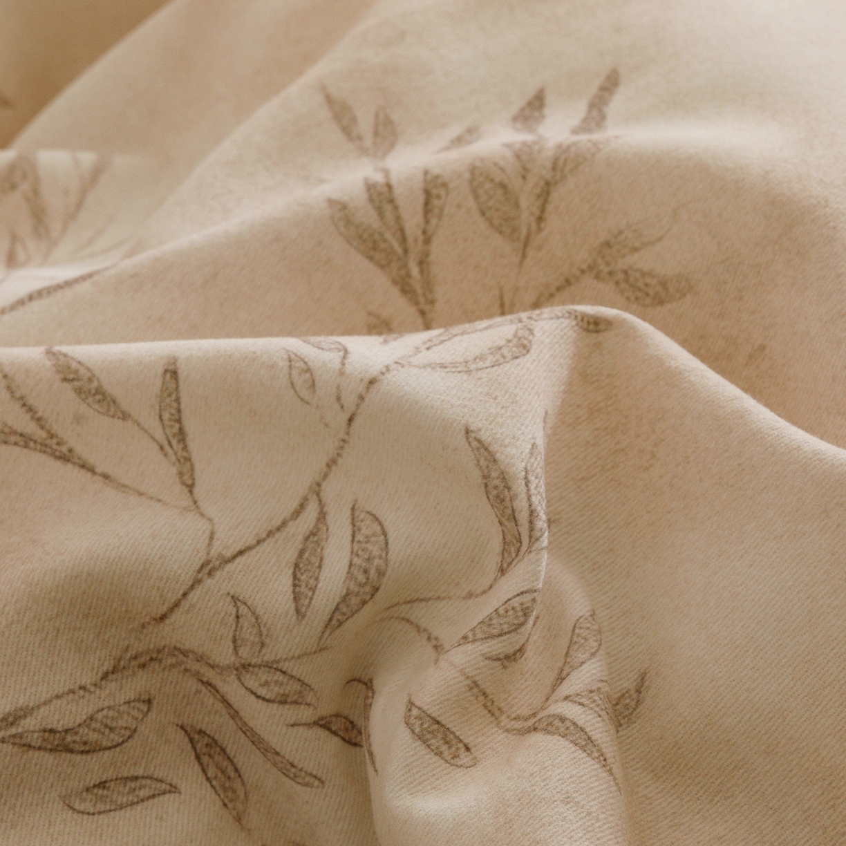 91家纺网 家纺一手货源 找家纺 爱思佳 2025新款加厚全棉纯棉磨毛数码印花四件套 杏花微雨