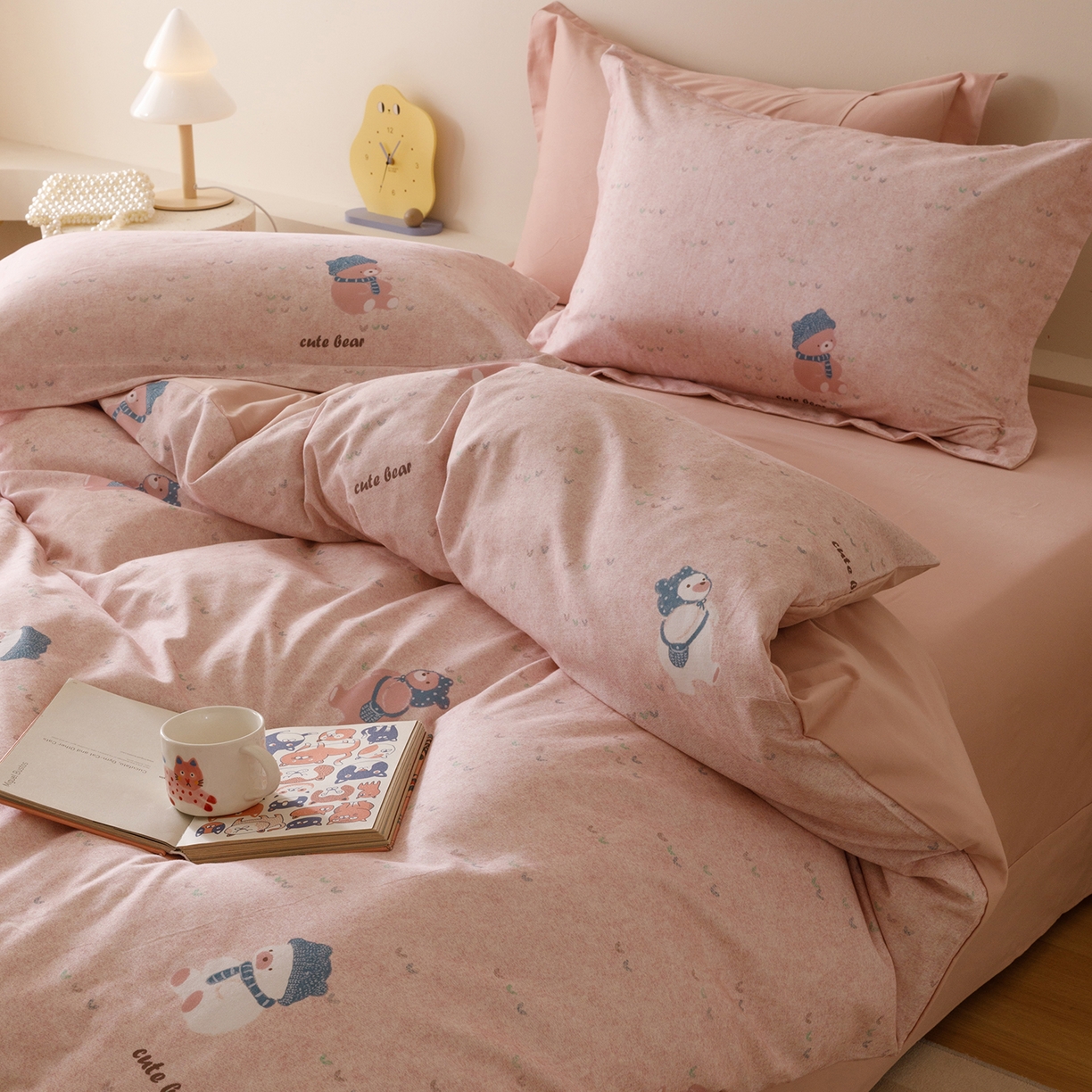 91家纺网 家纺一手货源 找家纺 爱思佳 2025新款加厚全棉纯棉磨毛数码印花四件套 幸福熊