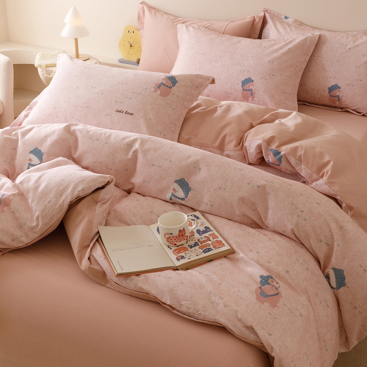 91家纺网 家纺一手货源 找家纺 爱思佳 2025新款加厚全棉纯棉磨毛数码印花四件套 幸福熊