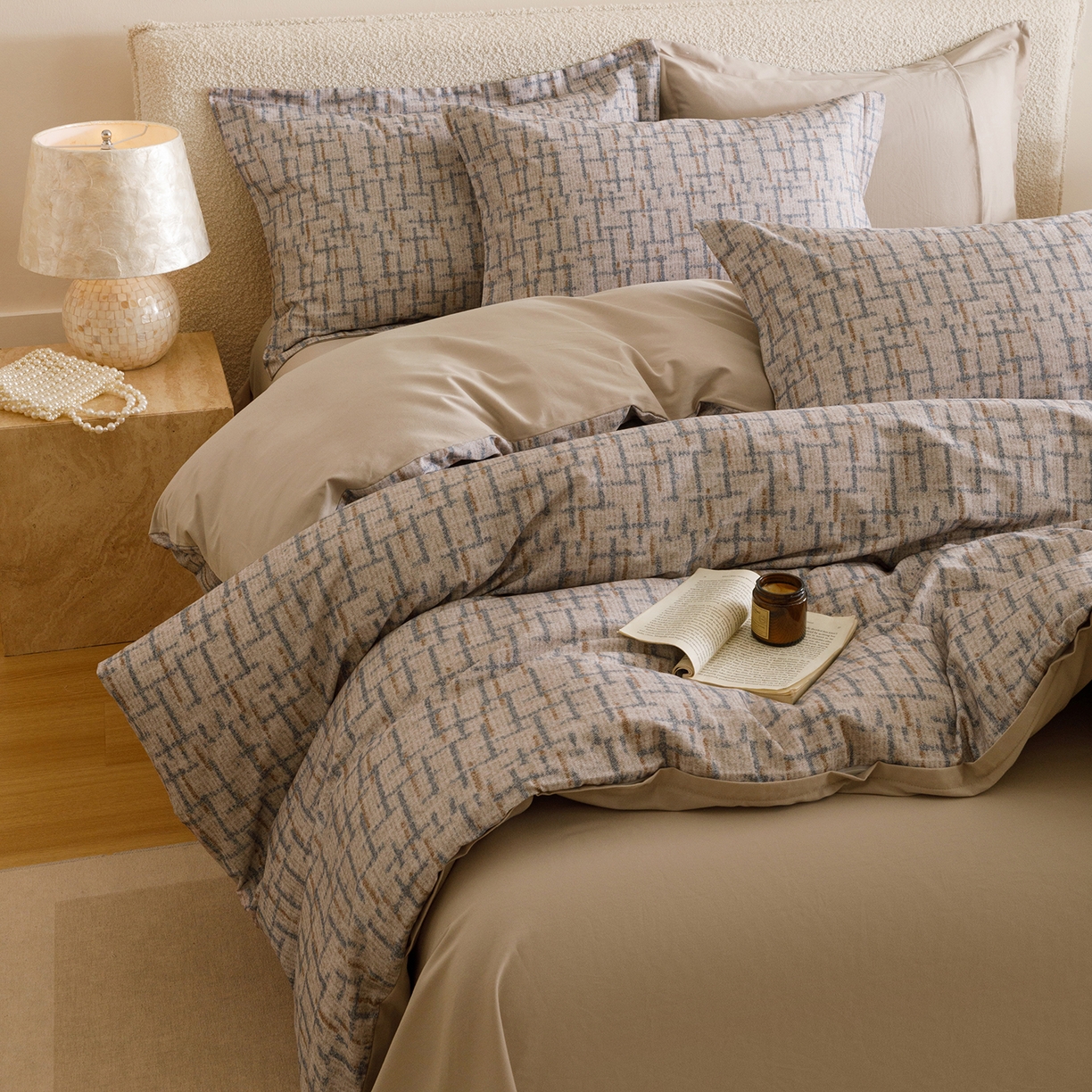 91家纺网 家纺一手货源 找家纺 爱思佳 2025新款加厚全棉纯棉磨毛数码印花四件套 追影-驼