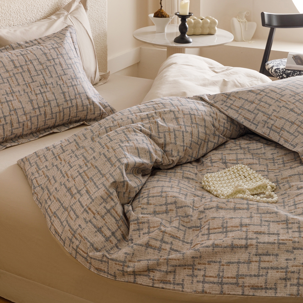 91家纺网 家纺一手货源 找家纺 爱思佳 2025新款加厚全棉纯棉磨毛数码印花四件套 追影-驼