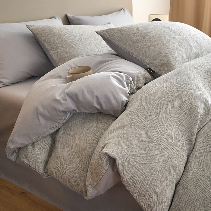 91家纺网 家纺一手货源 找家纺 佳汐蓝家纺2025秋冬新款三层纱色织水洗棉大提花系列四件套 伯尔纳-黑