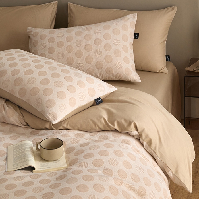 91家纺网 家纺一手货源 找家纺 佳汐蓝家纺2025秋冬新款三层纱色织水洗棉大提花系列四件套 波妞-卡其