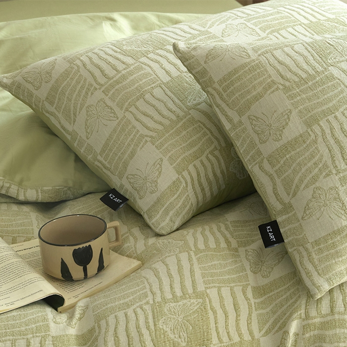 91家纺网 家纺一手货源 找家纺 佳汐蓝家纺2025秋冬新款三层纱色织水洗棉大提花系列四件套 梦境之翼-绿