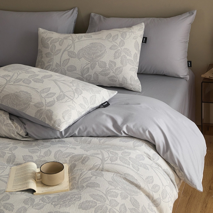 91家纺网 家纺一手货源 找家纺 佳汐蓝家纺2025秋冬新款三层纱色织水洗棉大提花系列四件套 望月-灰