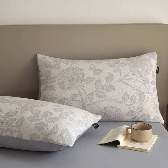 91家纺网 家纺一手货源 找家纺 佳汐蓝家纺2025秋冬新款三层纱色织水洗棉大提花系列四件套 望月-灰