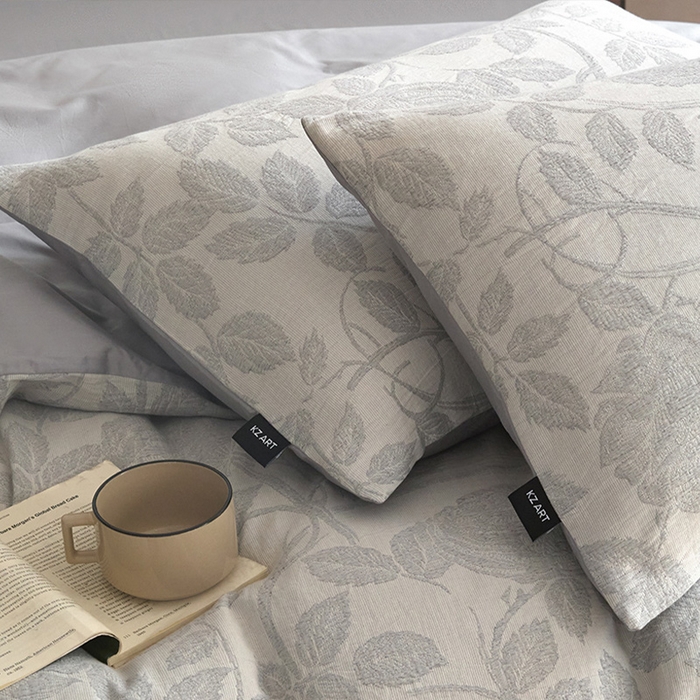 91家纺网 家纺一手货源 找家纺 佳汐蓝家纺2025秋冬新款三层纱色织水洗棉大提花系列四件套 望月-灰