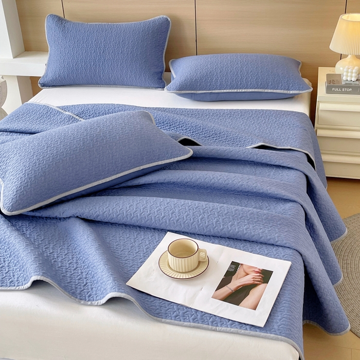 91家纺网 家纺一手货源 找家纺 春皖家纺 2025新款全棉多功能单床盖 床盖单件 艾迪-蓝