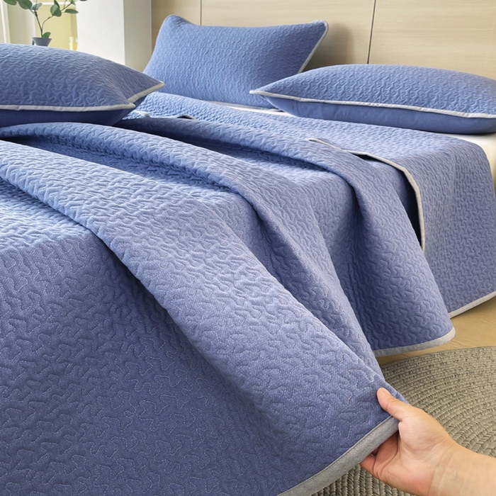 91家纺网 家纺一手货源 找家纺 春皖家纺 2025新款全棉多功能单床盖 床盖单件 艾迪-蓝