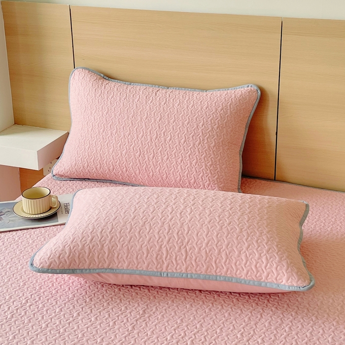 91家纺网 家纺一手货源 找家纺 春皖家纺 2025新款全棉多功能单床盖 床盖单件 艾迪-粉