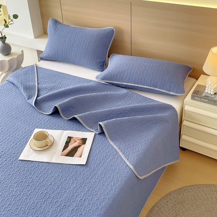 91家纺网 家纺一手货源 找家纺 春皖家纺 2025新款全棉多功能单床盖 床盖单件 艾迪-蓝