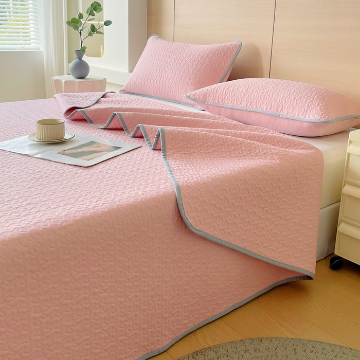 91家纺网 家纺一手货源 找家纺 春皖家纺 2025新款全棉多功能单床盖 床盖单件 艾迪-粉