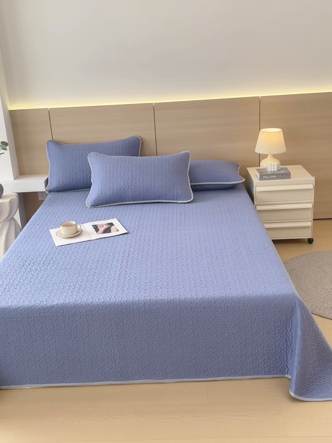 91家纺网 家纺一手货源 找家纺 春皖家纺 2025新款全棉多功能单床盖 床盖单件 艾迪-蓝