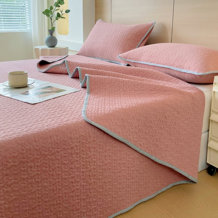 91家纺网 家纺一手货源 找家纺 春皖家纺 2025新款全棉多功能单床盖 床盖单件 洛格-红