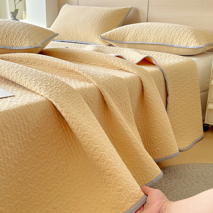 91家纺网 家纺一手货源 找家纺 春皖家纺 2025新款全棉多功能单床盖 床盖单件 洛格-黄
