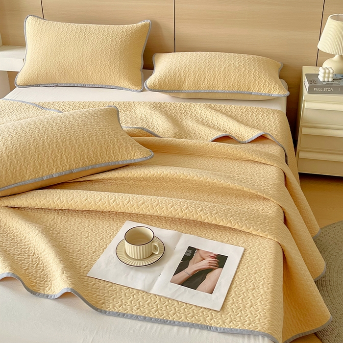 91家纺网 家纺一手货源 找家纺 春皖家纺 2025新款全棉多功能单床盖 床盖单件 洛格-黄