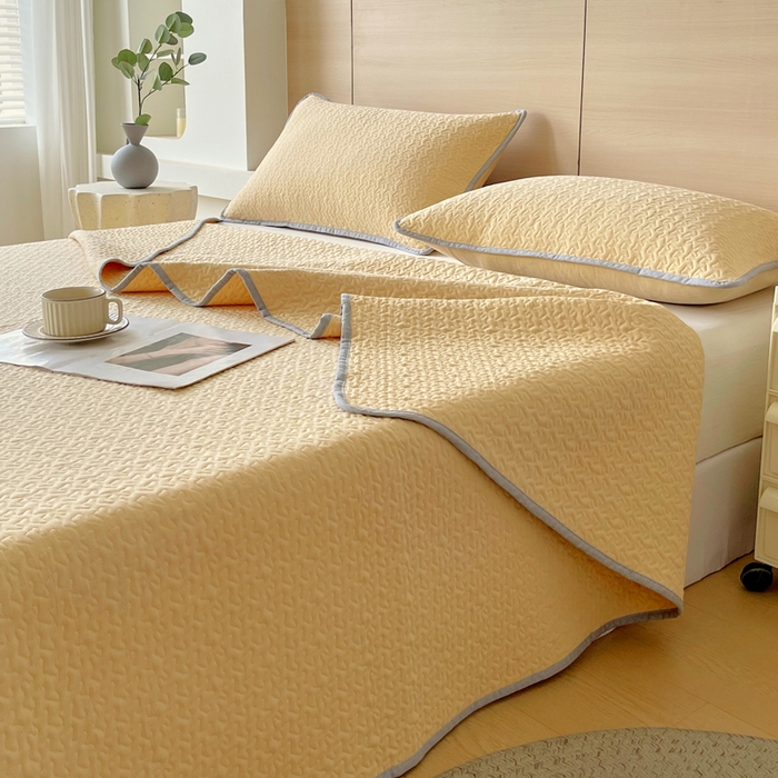 91家纺网 家纺一手货源 找家纺 春皖家纺 2025新款全棉多功能单床盖 床盖单件 洛格-黄