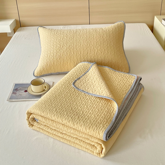 91家纺网 家纺一手货源 找家纺 春皖家纺 2025新款全棉多功能单床盖 床盖单件 洛格-黄