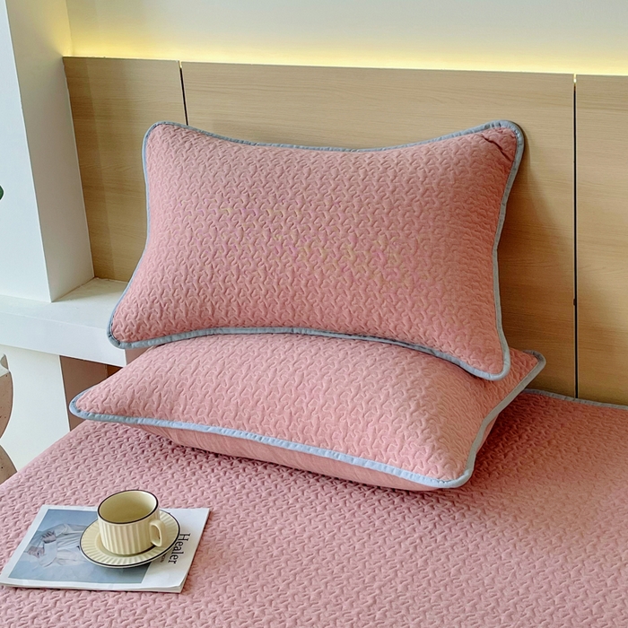 91家纺网 家纺一手货源 找家纺 春皖家纺 2025新款全棉多功能单床盖 床盖单件 洛格-红