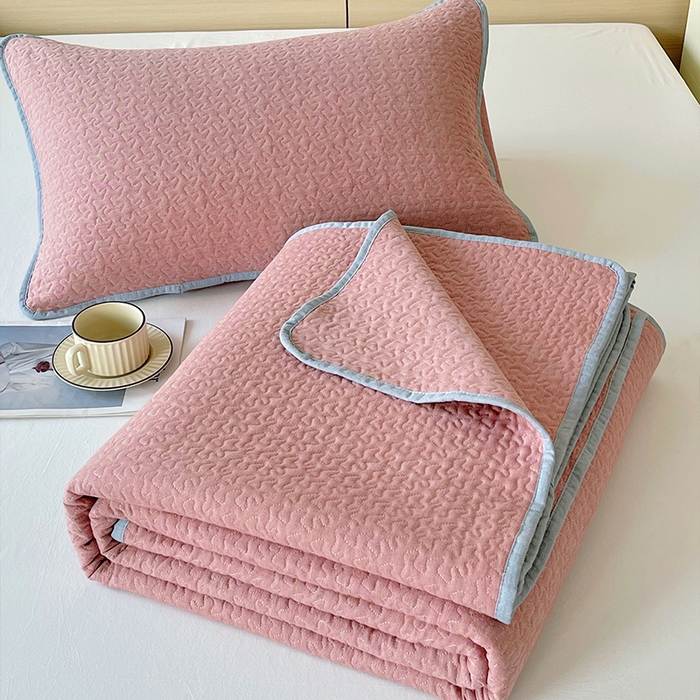 91家纺网 家纺一手货源 找家纺 春皖家纺 2025新款全棉多功能单床盖 床盖单件 洛格-红