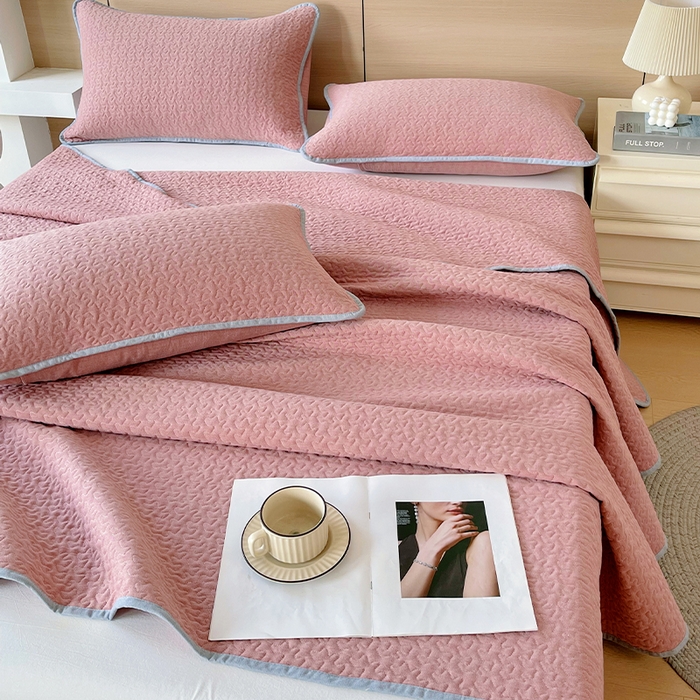 91家纺网 家纺一手货源 找家纺 春皖家纺 2025新款全棉多功能单床盖 床盖单件 洛格-红