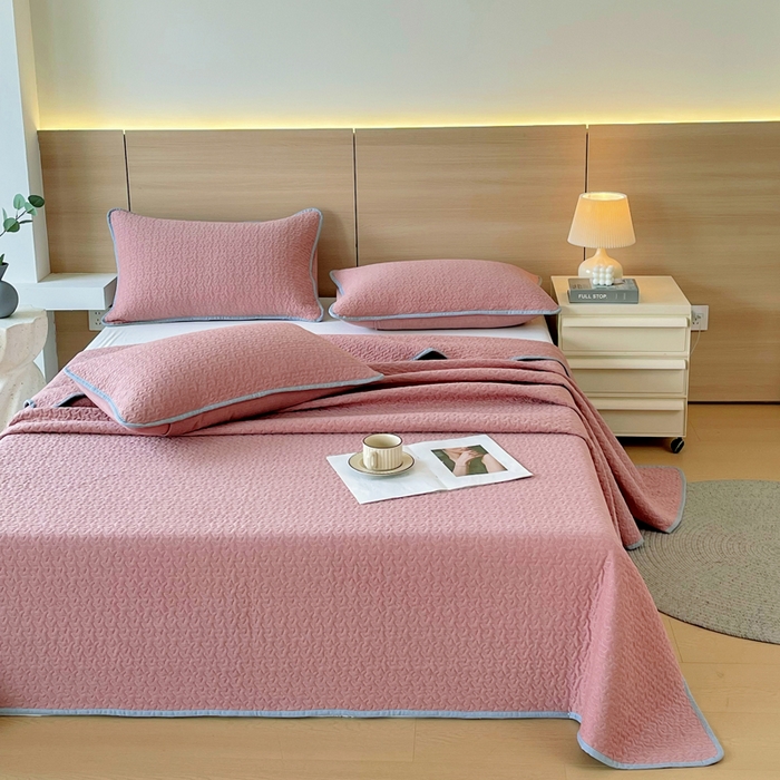 91家纺网 家纺一手货源 找家纺 春皖家纺 2025新款全棉多功能单床盖 床盖单件 洛格-红