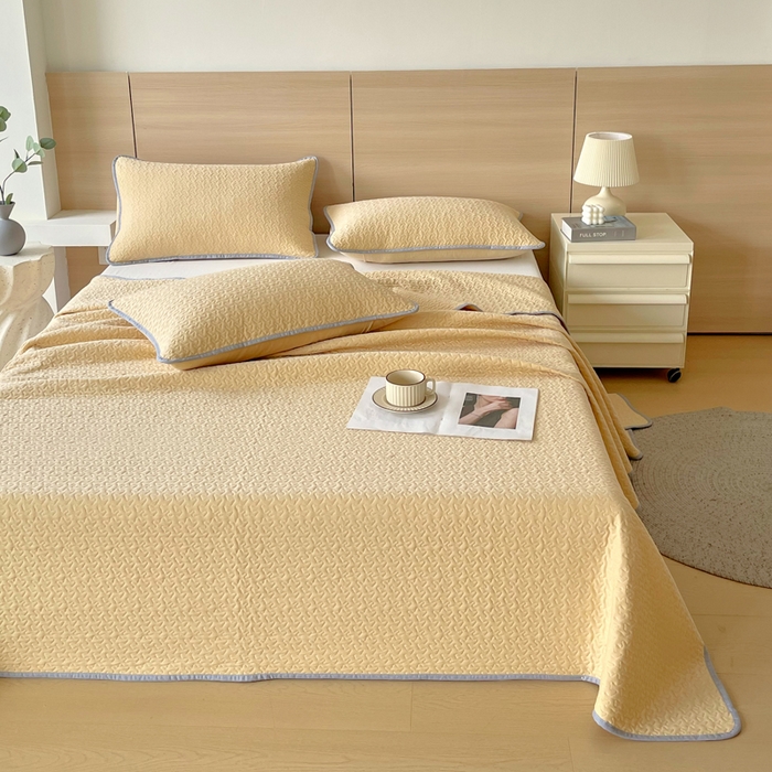 91家纺网 家纺一手货源 找家纺 春皖家纺 2025新款全棉多功能单床盖 床盖单件 洛格-黄