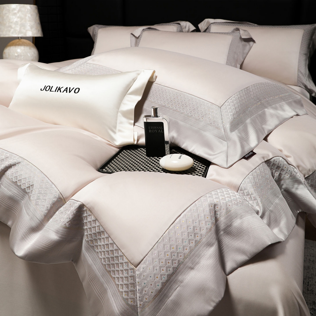 91家纺网 家纺一手货源 找家纺 （总）2025新款轻奢风A类贡缎长绒棉四件套全棉纯棉重工刺绣拼接被套纯色床单床笠高端床上用品