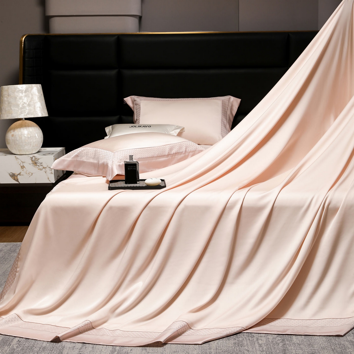 91家纺网 家纺一手货源 找家纺 2025新款轻奢风A类贡缎长绒棉四件套全棉纯棉重工刺绣拼接被套纯色床单床笠高端床上用品 余音-苏桃杏