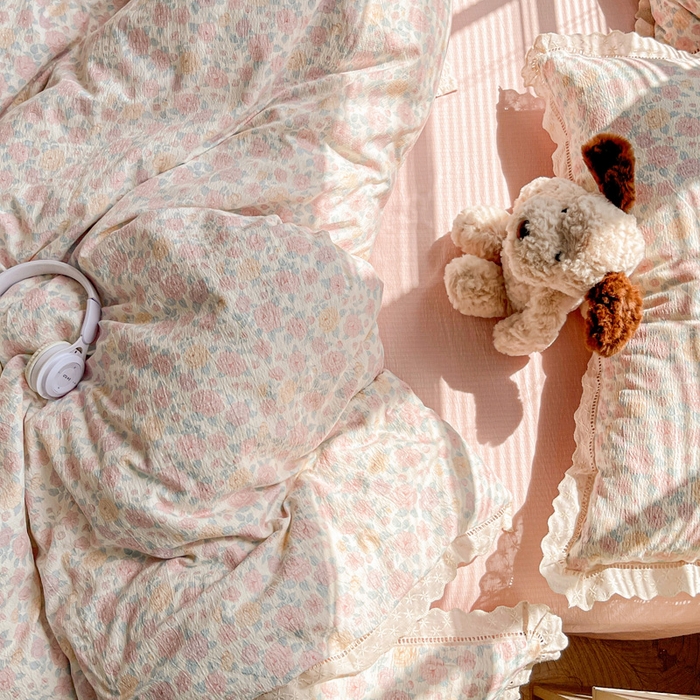 91家纺网 家纺一手货源 找家纺 梦莱斯 2025新款云感木棉皱皱双层纱全棉花边四件套 春风里