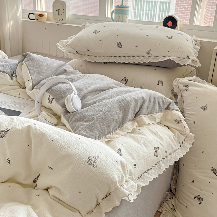 91家纺网 家纺一手货源 找家纺 梦莱斯 2025新款云感木棉皱皱双层纱全棉花边四件套 蝴蝶梦