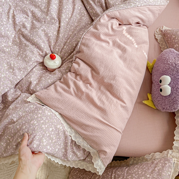 91家纺网 家纺一手货源 找家纺 梦莱斯 2025新款云感木棉皱皱双层纱全棉花边四件套 山野栀子