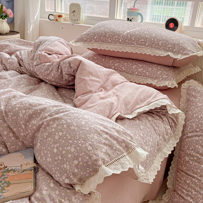 91家纺网 家纺一手货源 找家纺 梦莱斯 2025新款云感木棉皱皱双层纱全棉花边四件套 山野栀子