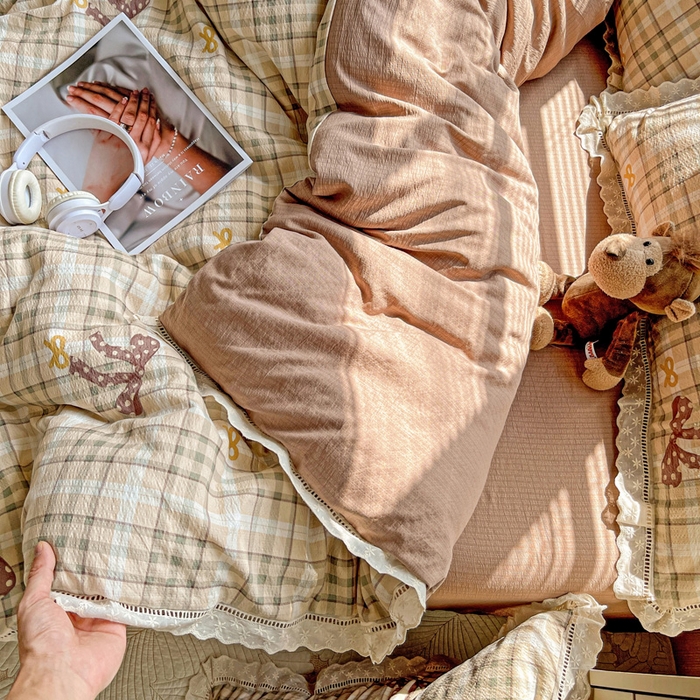 91家纺网 家纺一手货源 找家纺 梦莱斯 2025新款云感木棉皱皱双层纱全棉花边四件套 太妃糖