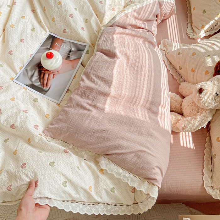 91家纺网 家纺一手货源 找家纺 梦莱斯 2025新款云感木棉皱皱双层纱全棉花边四件套 心动