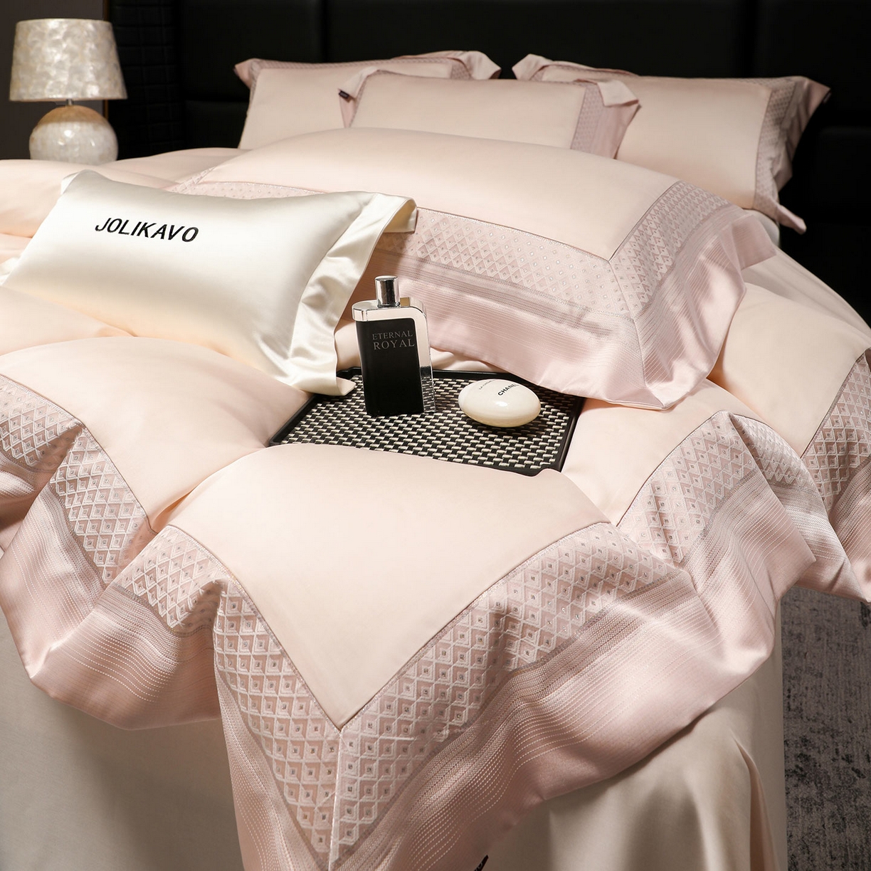 91家纺网 家纺一手货源 找家纺 （总）2025新款轻奢风A类贡缎长绒棉四件套全棉纯棉重工刺绣拼接被套纯色床单床笠高端床上用品