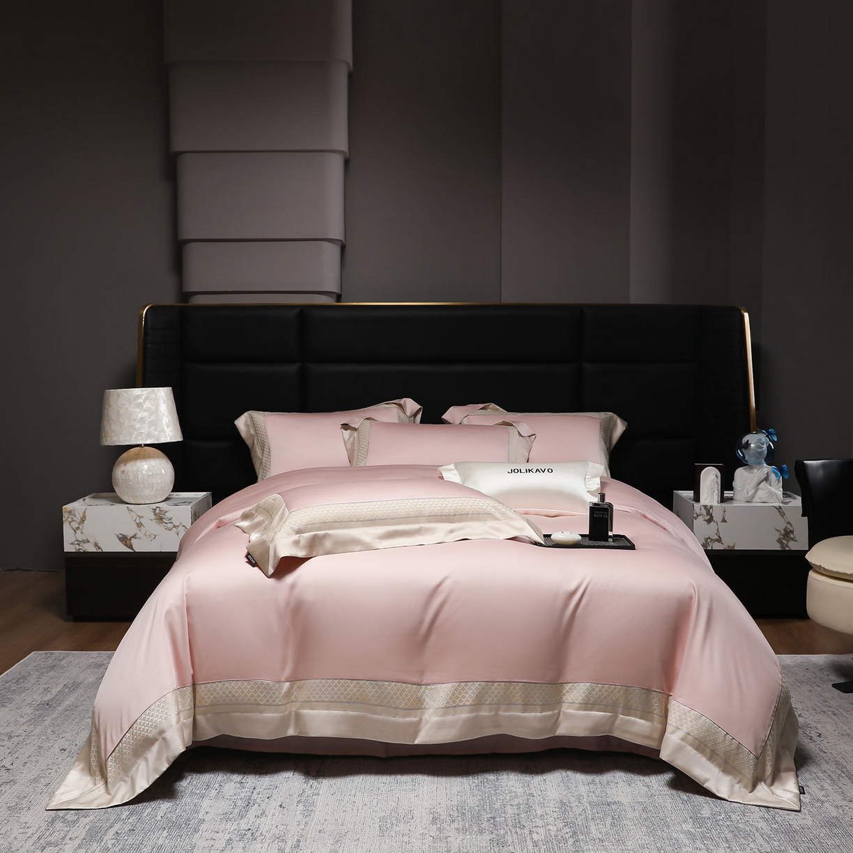 91家纺网 家纺一手货源 找家纺 2025新款轻奢风A类贡缎长绒棉四件套全棉纯棉重工刺绣拼接被套纯色床单床笠高端床上用品 余音-慕斯粉