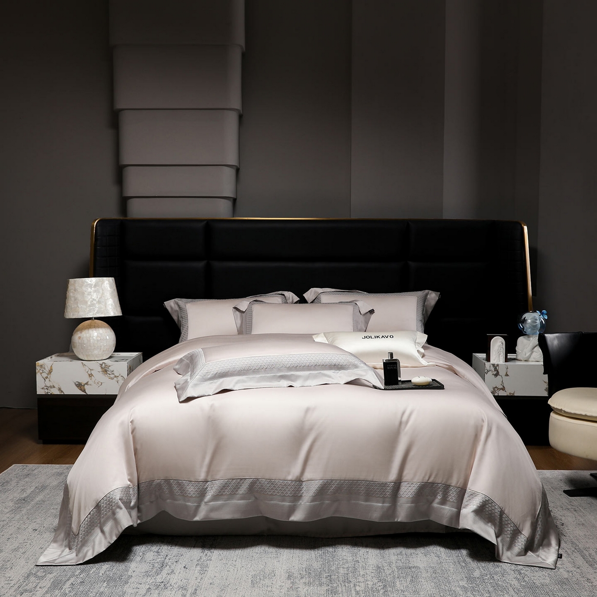 91家纺网 家纺一手货源 找家纺 2025新款轻奢风A类贡缎长绒棉四件套全棉纯棉重工刺绣拼接被套纯色床单床笠高端床上用品 余音-杏子灰