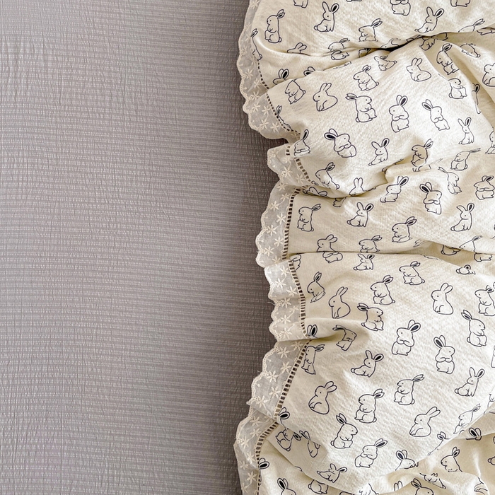 91家纺网 家纺一手货源 找家纺 梦莱斯 2025新款云感木棉皱皱双层纱全棉花边四件套 小黑兔