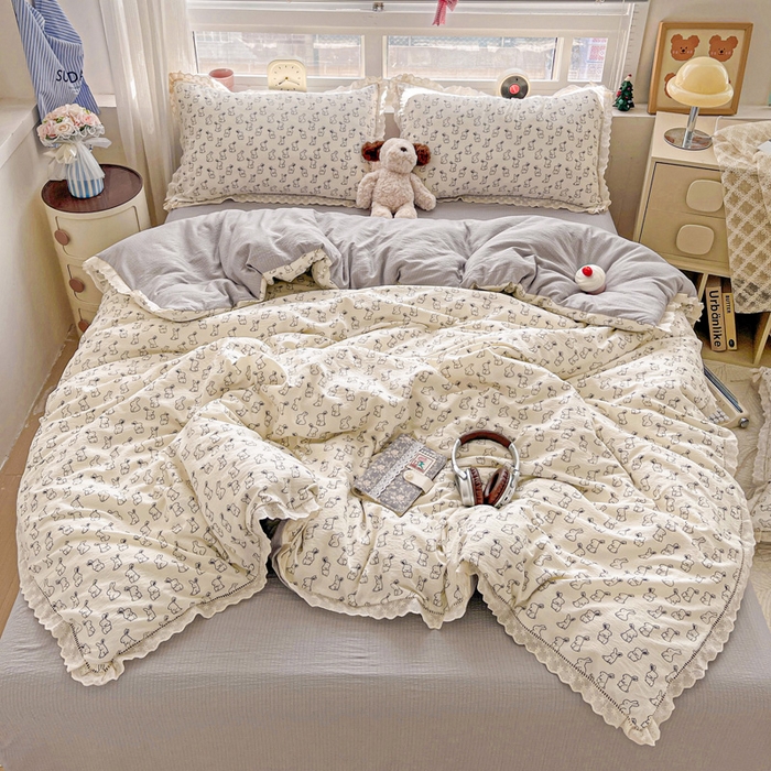 91家纺网 家纺一手货源 找家纺 梦莱斯 2025新款云感木棉皱皱双层纱全棉花边四件套 小黑兔