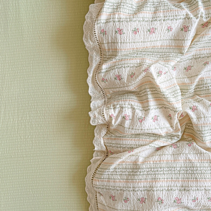 91家纺网 家纺一手货源 找家纺 梦莱斯 2025新款云感木棉皱皱双层纱全棉花边四件套 白茶-绿